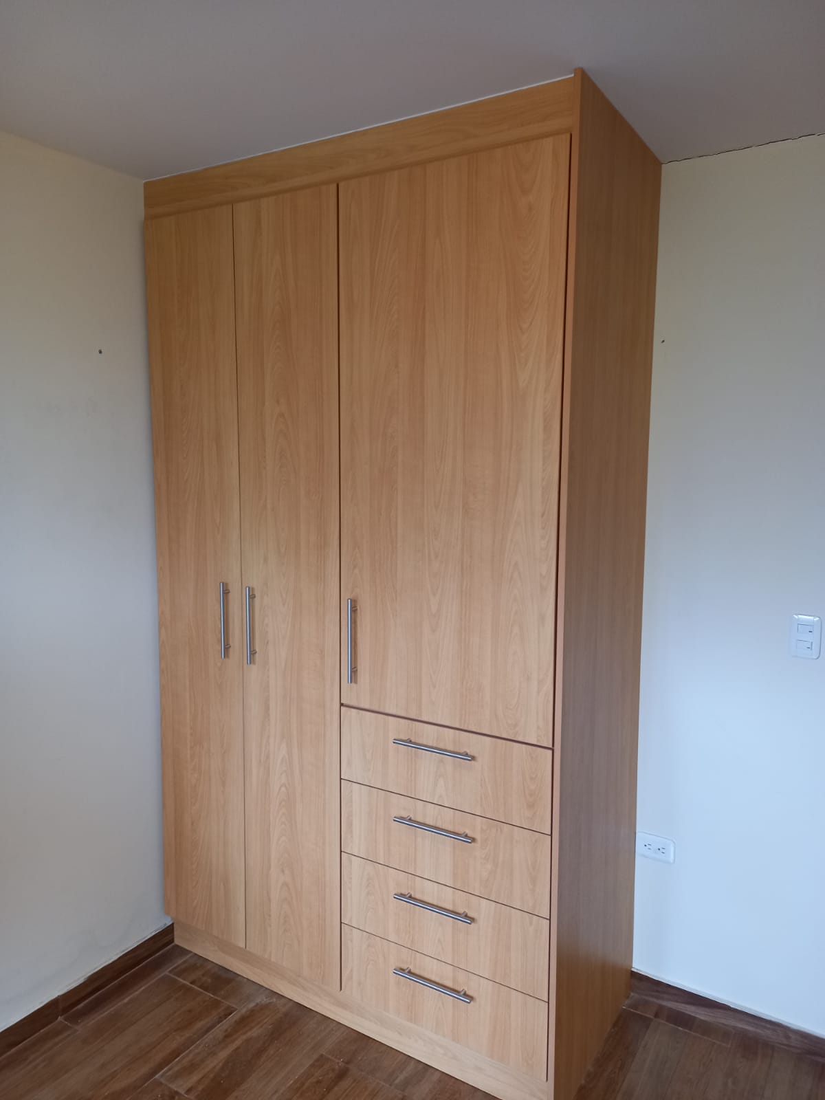 Closets . MUEBLES MODULARES QUITO MUEBLES FLORES