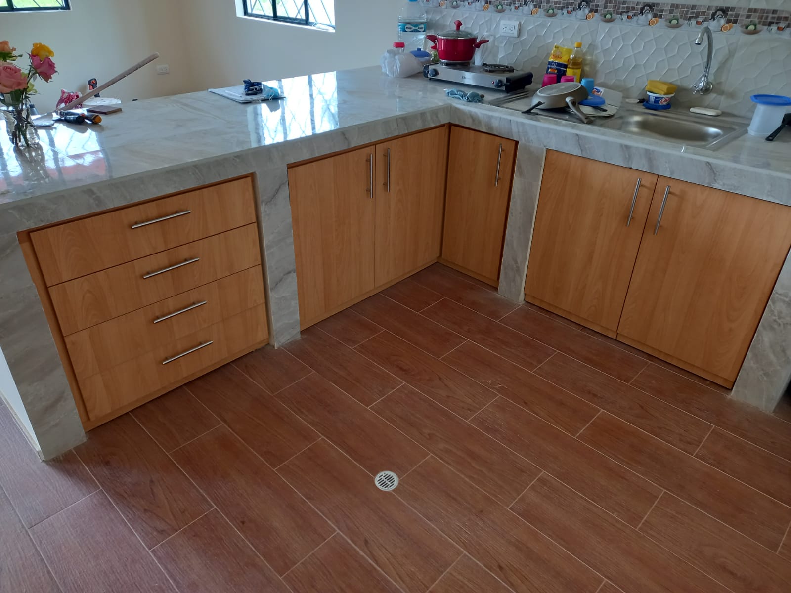 Cocinas . MUEBLES MODULARES QUITO MUEBLES FLORES